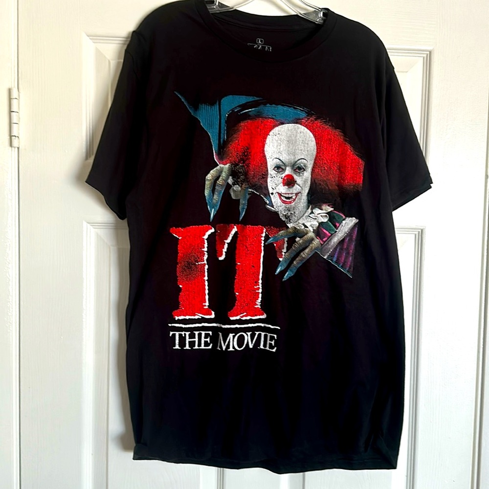 It the Movie Pennywise L black tee shirt